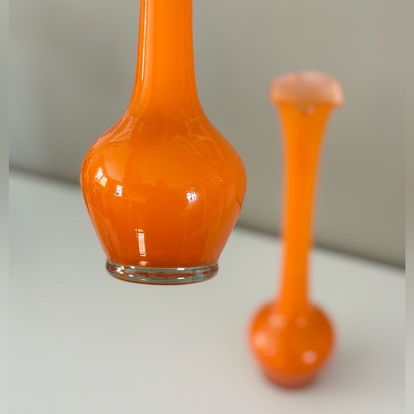 Pair of vintage orange cased vases - Picture 7 of 10